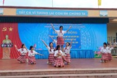 LỄ KHAI MẠC TUẦN LỄ HỌC TẬP SUỐT ĐỜI VÀ TUYÊN TRUYỀN ATGT CHO HỌC SINH